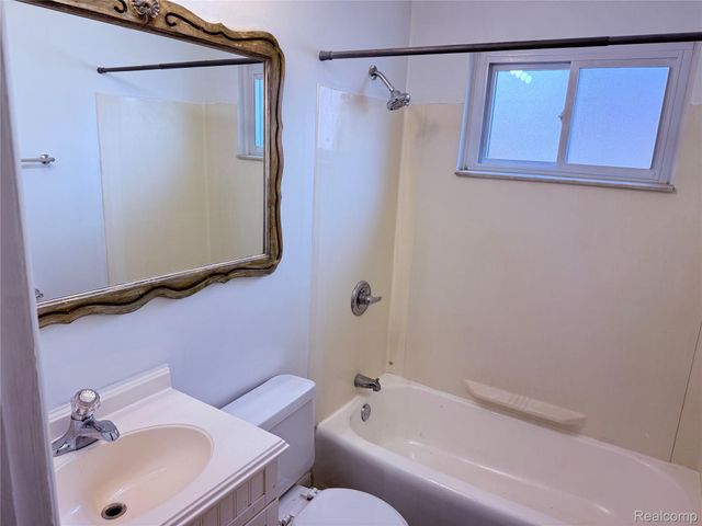 11377 Mae Avenue, Warren, MI 48089