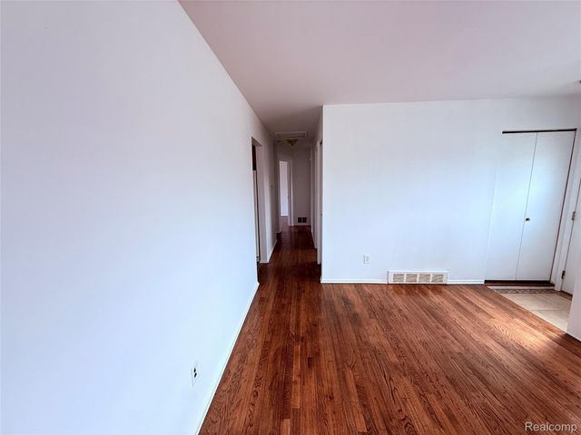 11377 Mae Avenue, Warren, MI 48089