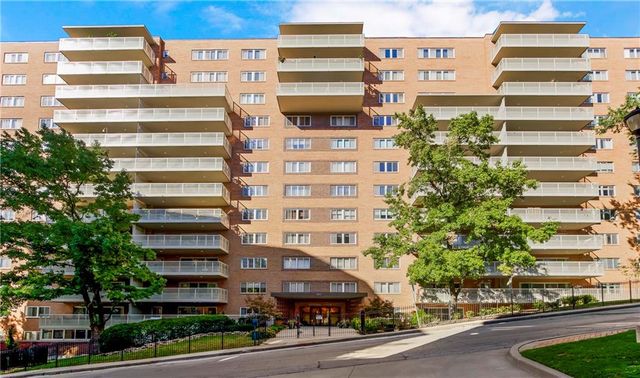 310 W 49th Street 303, Kansas City, MO 64112