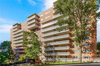 310 W 49th Street 303, Kansas City, MO 64112