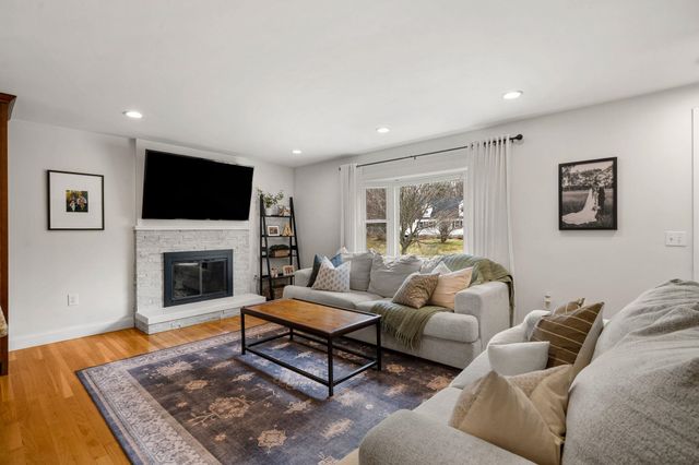 5 Falcon Drive, Pelham, NH 03076
