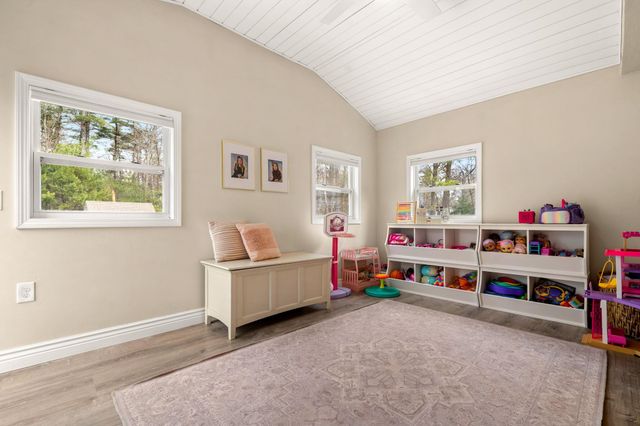 5 Falcon Drive, Pelham, NH 03076