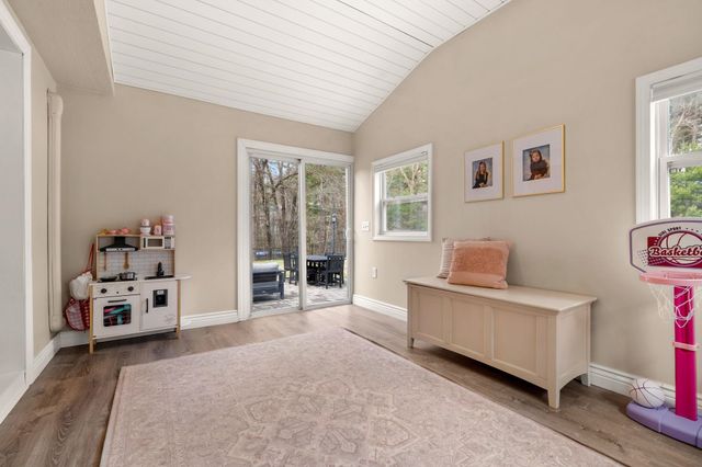 5 Falcon Drive, Pelham, NH 03076