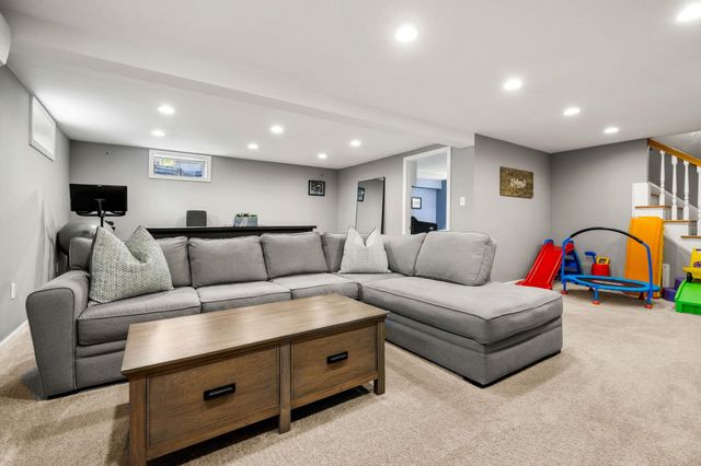 5 Falcon Drive, Pelham, NH 03076