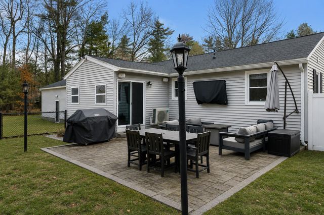 5 Falcon Drive, Pelham, NH 03076