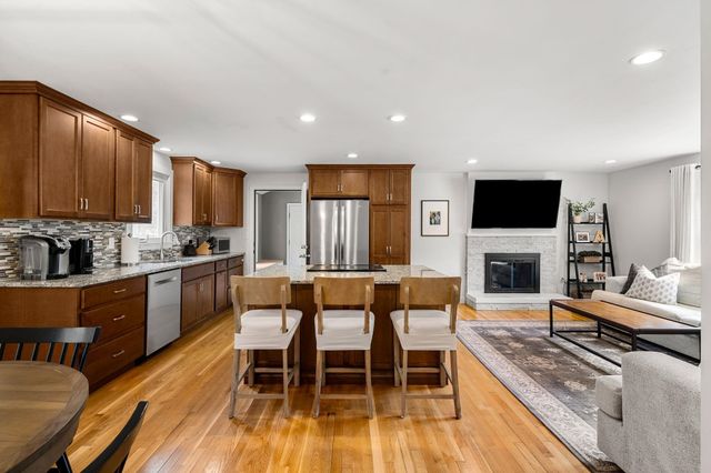 5 Falcon Drive, Pelham, NH 03076