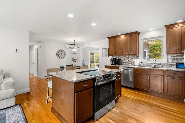 5 Falcon Drive, Pelham, NH 03076