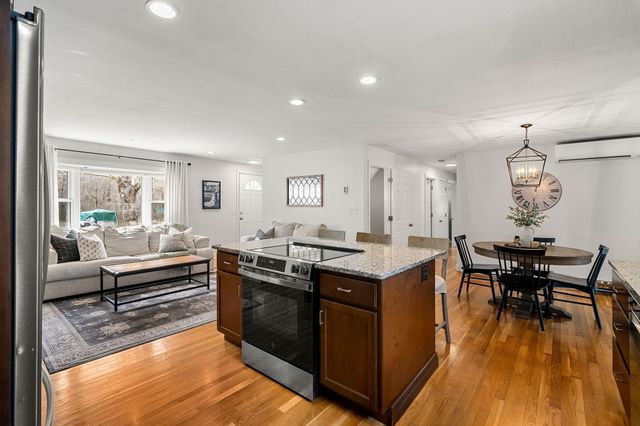 5 Falcon Drive, Pelham, NH 03076