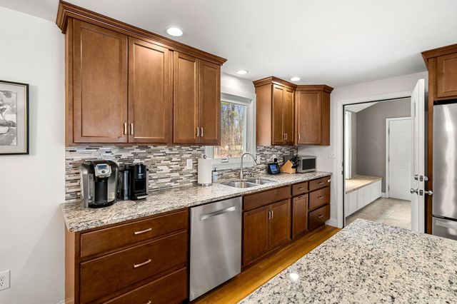 5 Falcon Drive, Pelham, NH 03076