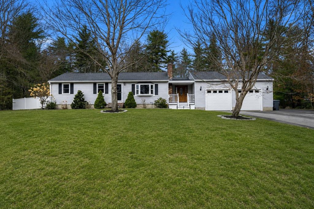 5 Falcon Drive, Pelham, NH 03076