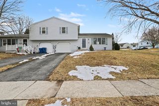 2 FURMAN RD, Dillsburg, PA 17019