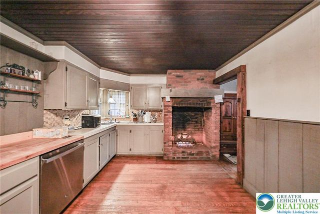2046 Freemansburg Avenue, Wilson Boro, PA 18042