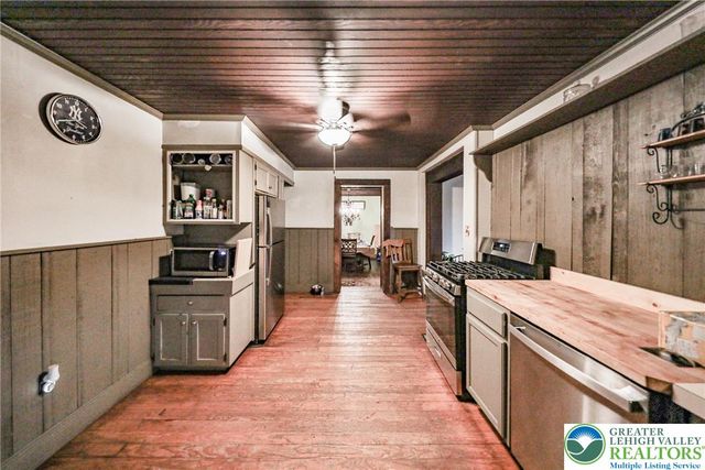 2046 Freemansburg Avenue, Wilson Boro, PA 18042