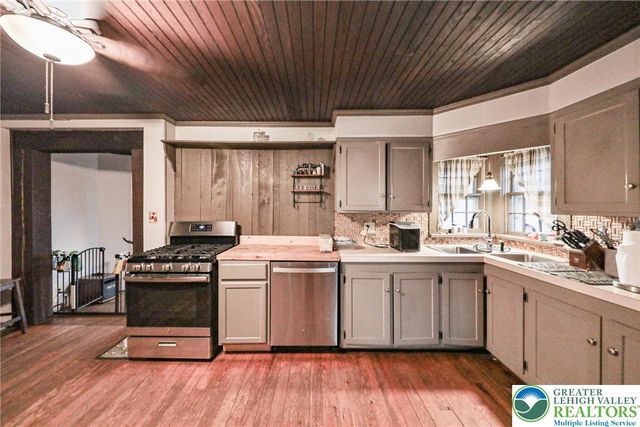 2046 Freemansburg Avenue, Wilson Boro, PA 18042