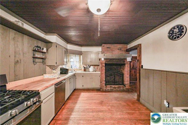 2046 Freemansburg Avenue, Wilson Boro, PA 18042