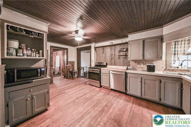 2046 Freemansburg Avenue, Wilson Boro, PA 18042