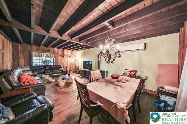 2046 Freemansburg Avenue, Wilson Boro, PA 18042