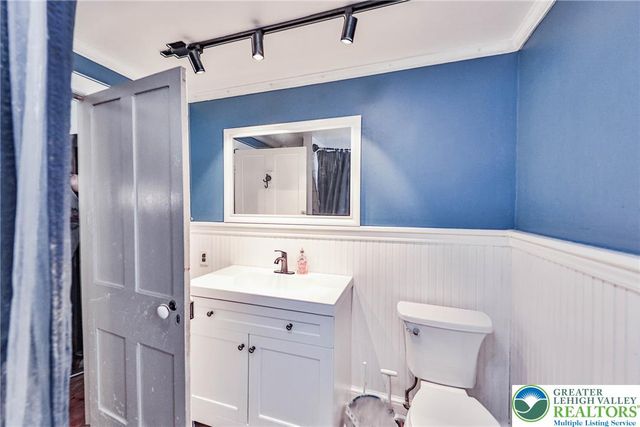 2046 Freemansburg Avenue, Wilson Boro, PA 18042