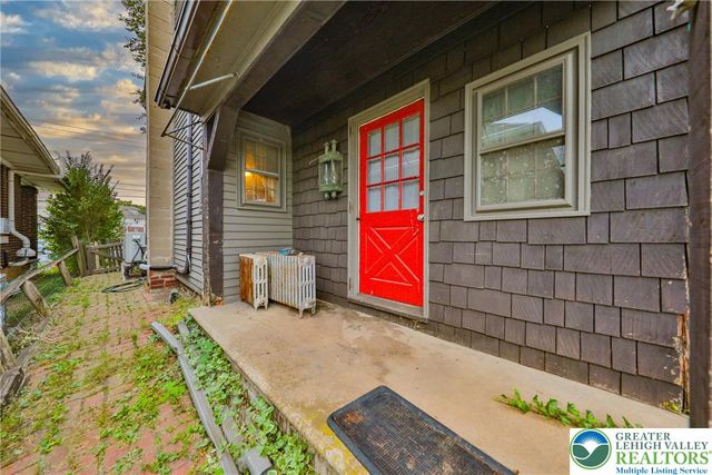 2046 Freemansburg Avenue, Wilson Boro, PA 18042