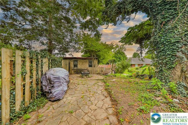 2046 Freemansburg Avenue, Wilson Boro, PA 18042