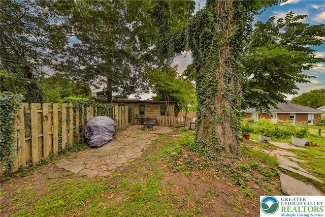 2046 Freemansburg Avenue, Wilson Boro, PA 18042