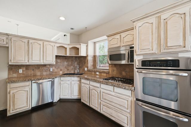 2112 Greenview Drive, Carrollton, TX 75010