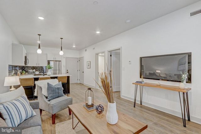 5001 UMBRIA ST #U201, Philadelphia, PA 19128