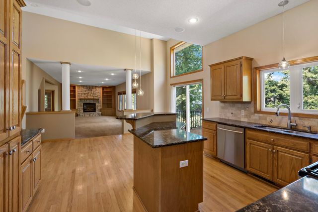 701 Heron Circle N, Oakdale, MN 55128