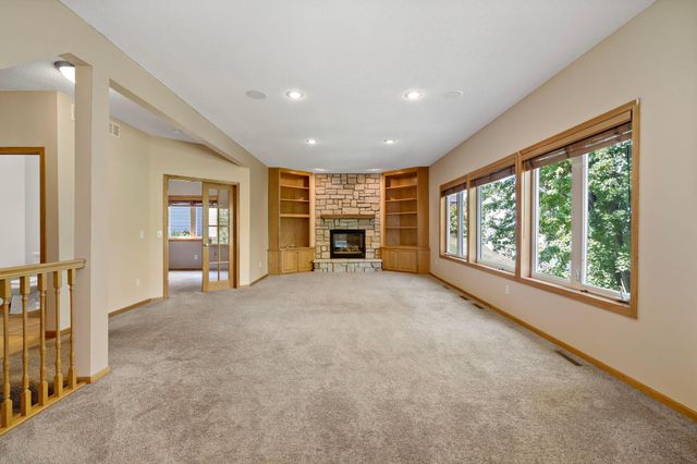 701 Heron Circle N, Oakdale, MN 55128