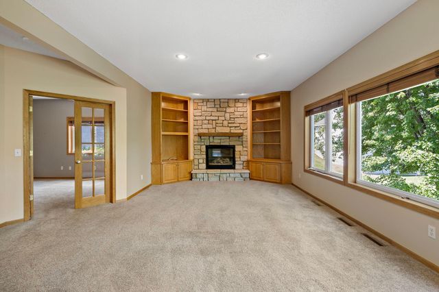 701 Heron Circle N, Oakdale, MN 55128