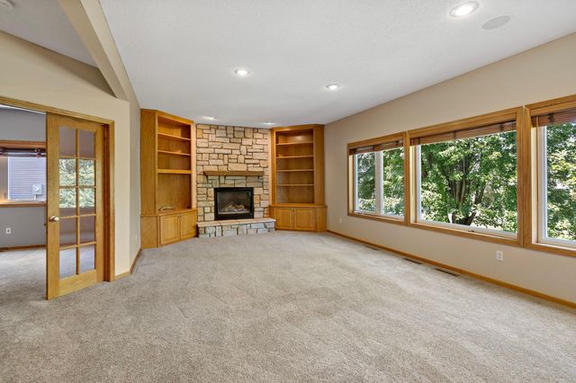 701 Heron Circle N, Oakdale, MN 55128