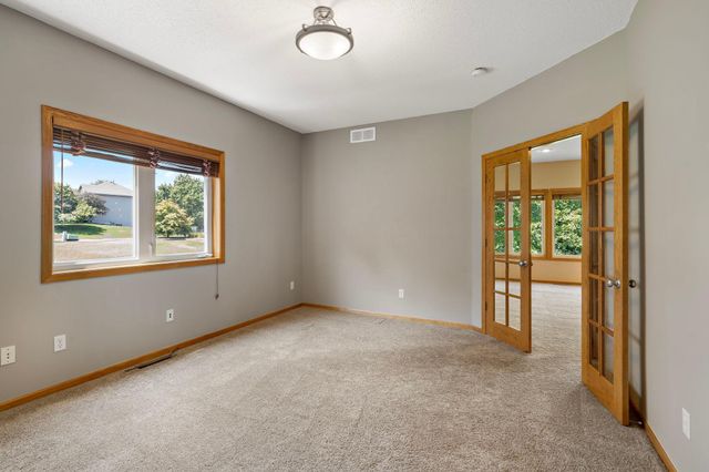 701 Heron Circle N, Oakdale, MN 55128