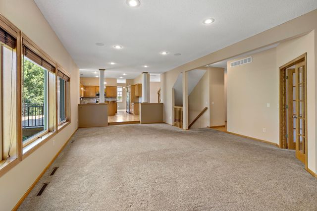 701 Heron Circle N, Oakdale, MN 55128