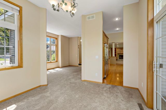 701 Heron Circle N, Oakdale, MN 55128