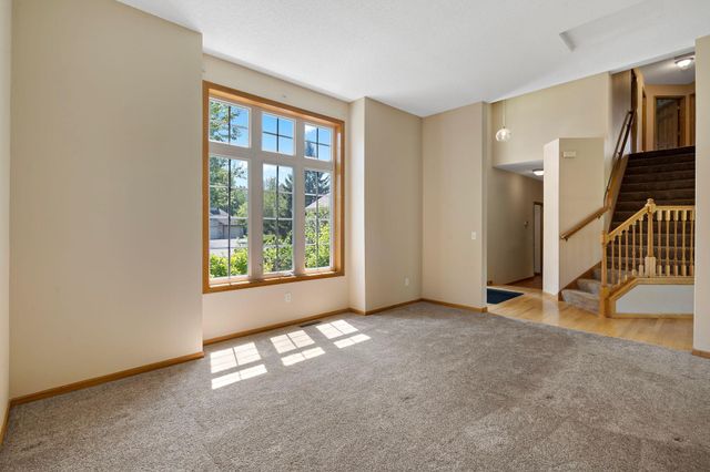 701 Heron Circle N, Oakdale, MN 55128