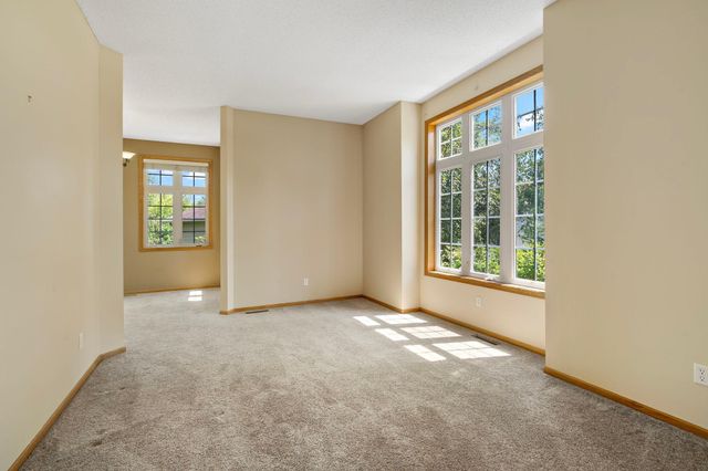 701 Heron Circle N, Oakdale, MN 55128