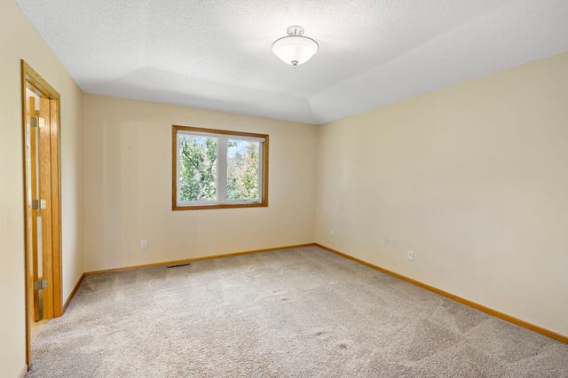 701 Heron Circle N, Oakdale, MN 55128