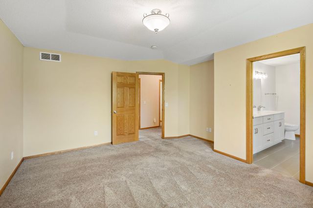 701 Heron Circle N, Oakdale, MN 55128