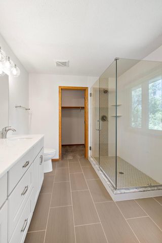 701 Heron Circle N, Oakdale, MN 55128