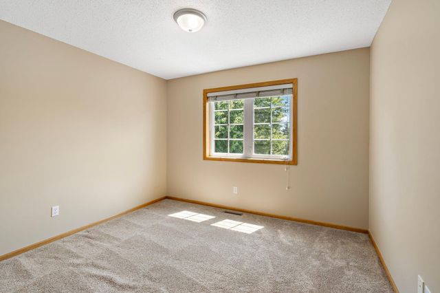 701 Heron Circle N, Oakdale, MN 55128
