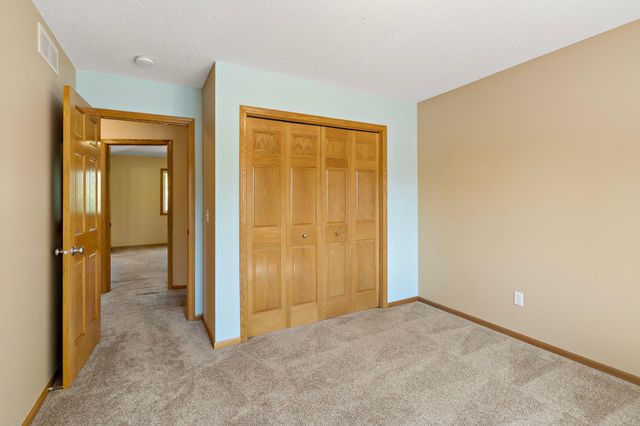 701 Heron Circle N, Oakdale, MN 55128