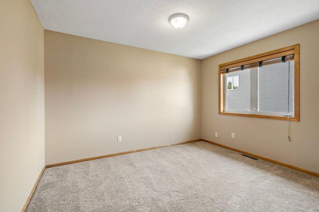 701 Heron Circle N, Oakdale, MN 55128