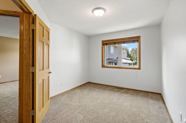701 Heron Circle N, Oakdale, MN 55128