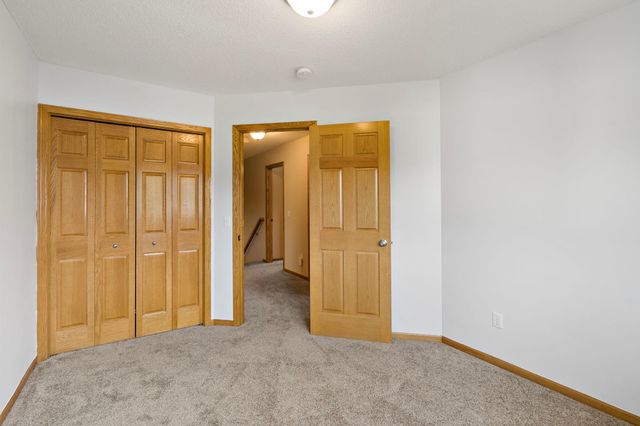 701 Heron Circle N, Oakdale, MN 55128