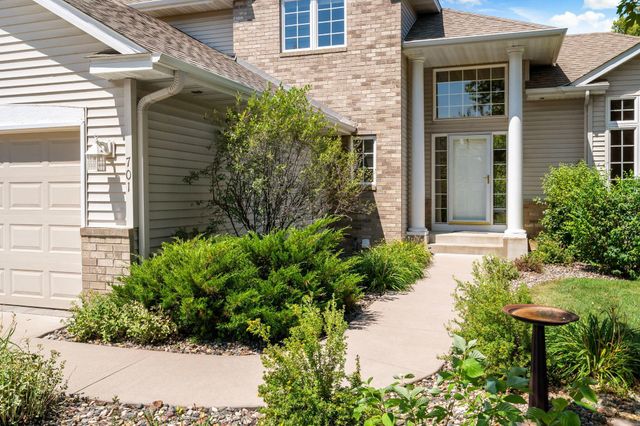 701 Heron Circle N, Oakdale, MN 55128