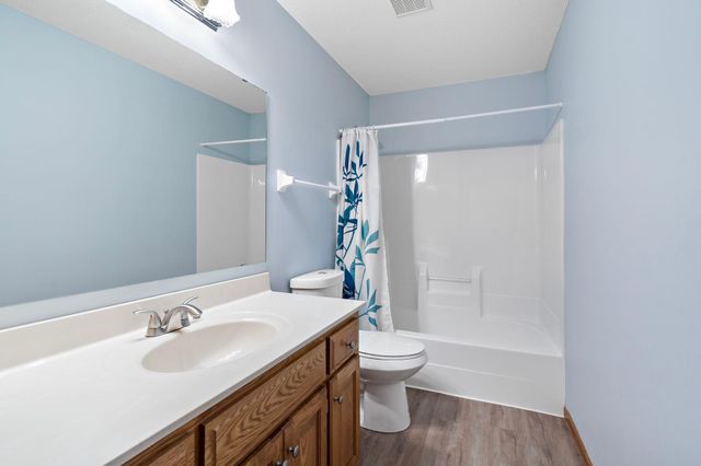 701 Heron Circle N, Oakdale, MN 55128