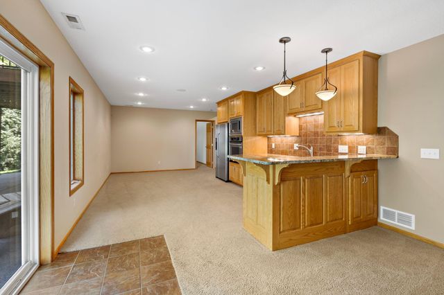 701 Heron Circle N, Oakdale, MN 55128