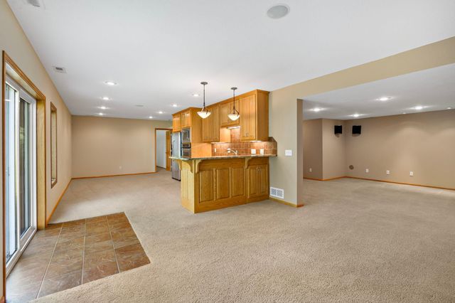 701 Heron Circle N, Oakdale, MN 55128