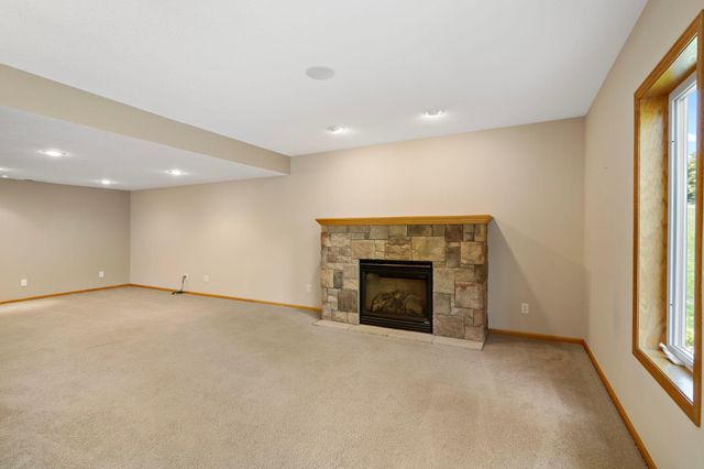 701 Heron Circle N, Oakdale, MN 55128