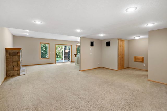 701 Heron Circle N, Oakdale, MN 55128